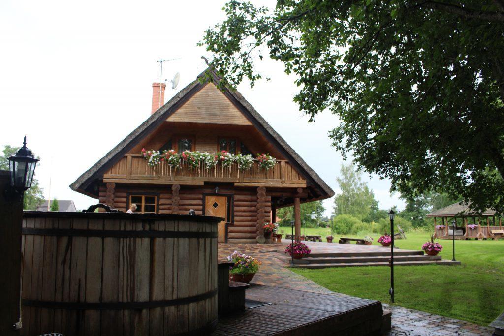 Hotel Viesu Nams Barzi à Tinuzi Extérieur photo
